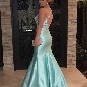 Stunning formal Prom, Winter Formal/Ball dress!